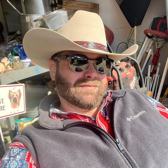 Meet your Posher, Jon aka Daddy - Picture 2 of 7